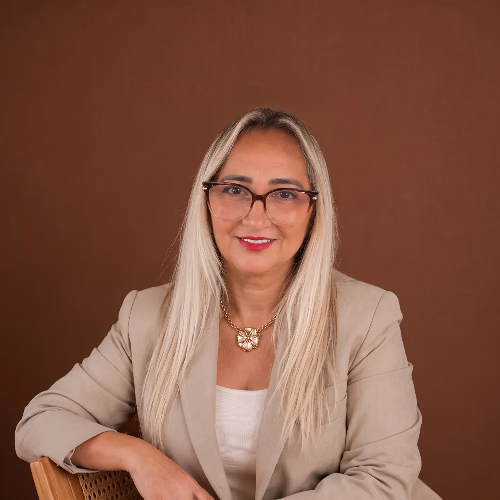 Virgínia Barros - Corretora de Imóveis Especialista em Médio e Alto Padrão em João Pessoa